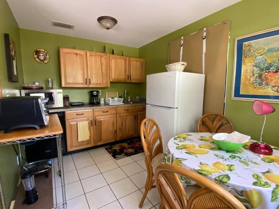 One Bed Suite Near Beaches And Downtown Сарасота Екстериор снимка