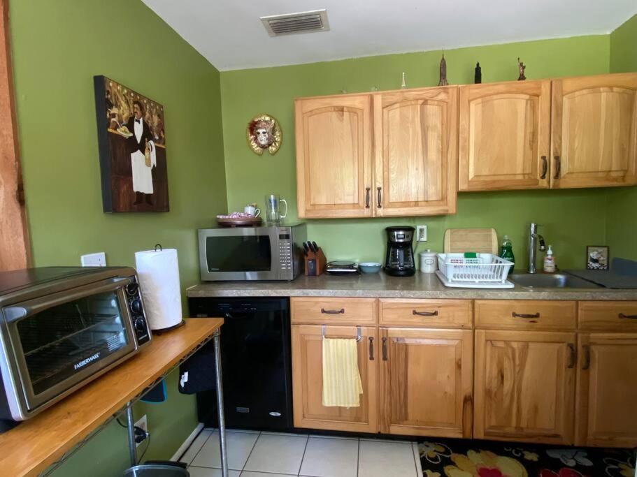 One Bed Suite Near Beaches And Downtown Сарасота Екстериор снимка