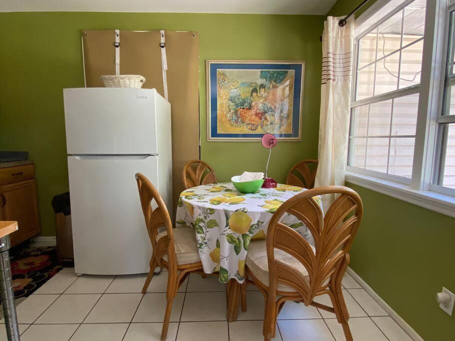 One Bed Suite Near Beaches And Downtown Сарасота Екстериор снимка